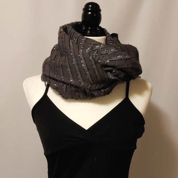 Badgley Mischka Metallic Herringbone Wrap - Picture 1 of 7